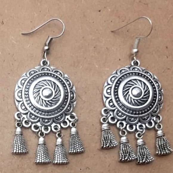 2 New with tag handmade Earrings - Picture 3 of 4